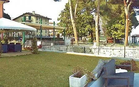 Sleeps 6 Pool Wifi * Meina