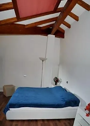 Sleeps 6 Pool Wifi Apartment